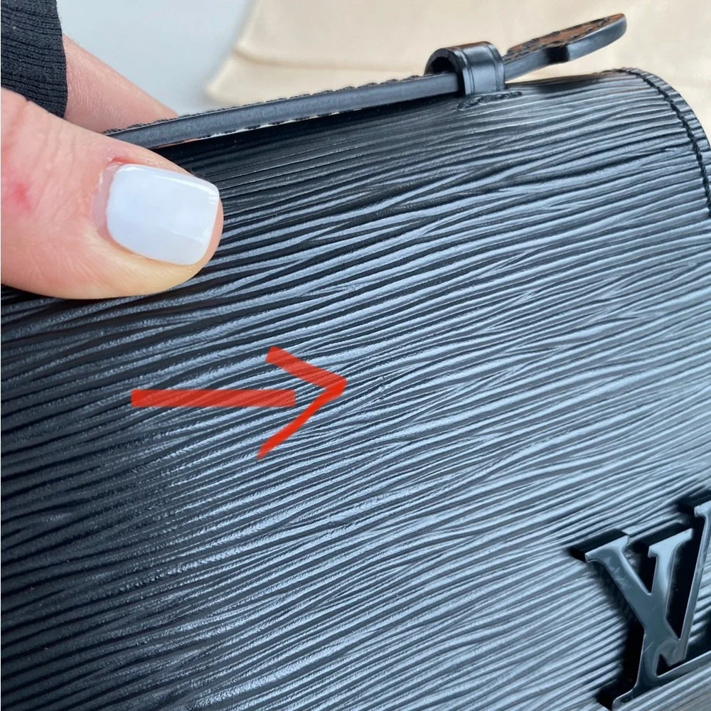 Louis Vuitton Clery Black Epi - Picture 11 of 12